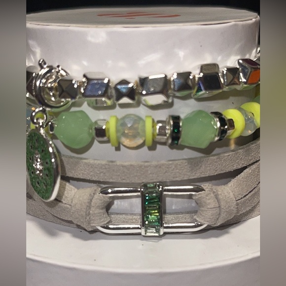 Spring stacks 2023 - Picture 4 of 4